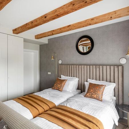 Suite With Private Bathroom At Three Bedroom Interwar Villa Grabyte With Daily Spaces To Share By Pine Forest On The Bank Of The River- 8Min By Car From Old Town Каунас Екстер'єр фото