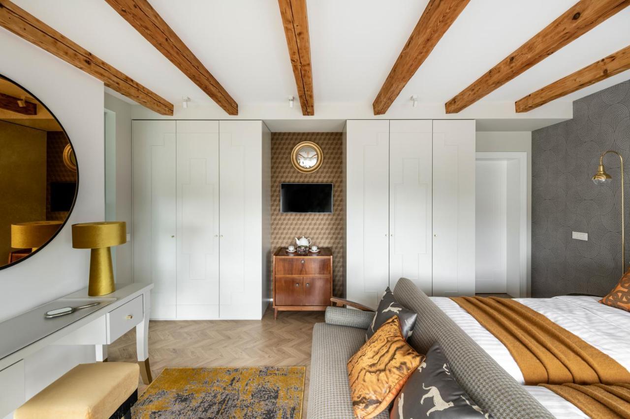 Suite With Private Bathroom At Three Bedroom Interwar Villa Grabyte With Daily Spaces To Share By Pine Forest On The Bank Of The River- 8Min By Car From Old Town Каунас Екстер'єр фото