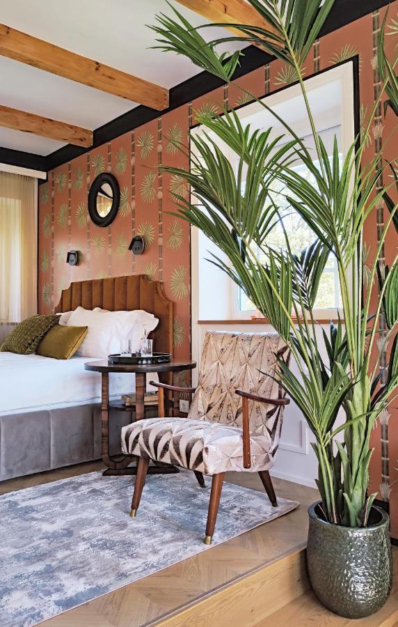 Suite With Private Bathroom At Three Bedroom Interwar Villa Grabyte With Daily Spaces To Share By Pine Forest On The Bank Of The River- 8Min By Car From Old Town Каунас Екстер'єр фото