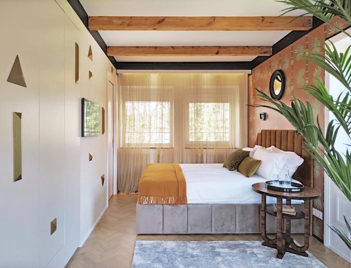 Suite With Private Bathroom At Three Bedroom Interwar Villa Grabyte With Daily Spaces To Share By Pine Forest On The Bank Of The River- 8Min By Car From Old Town Каунас Екстер'єр фото